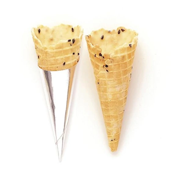 Salty cones with black sesame 83 pieces/box